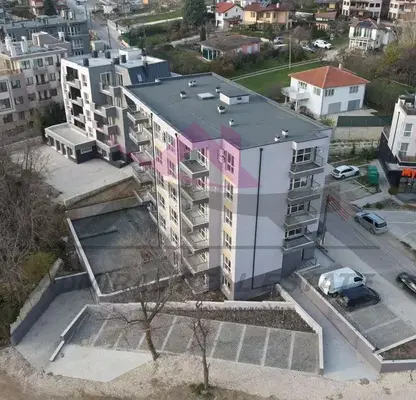 Снимка 3 — Просторен тристаен апартамент с южно изложение в Изгрев, Варна
