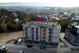 Просторен тристаен апартамент с южно изложение в Изгрев, Варна