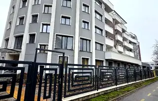 Тристаен апартамент в Перник, Изток