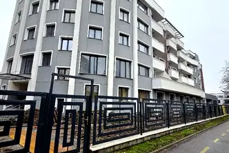 Тристаен апартамент в Перник, Изток