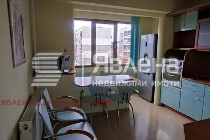 Тристаен апартамент в Перник, Изток
