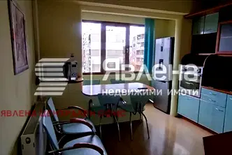 Тристаен апартамент в Перник, Изток