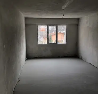Снимка 4 — Тристаен апартамент 104 кв.м. в Перник, Изток с тераса