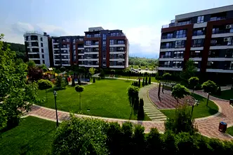 Тристаен апартамент в Перник, Изток