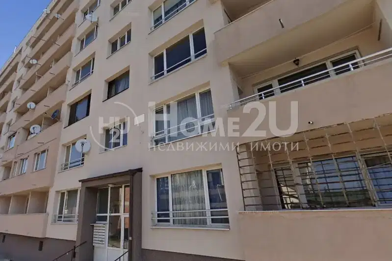 Тристаен апартамент в Перник, Изток