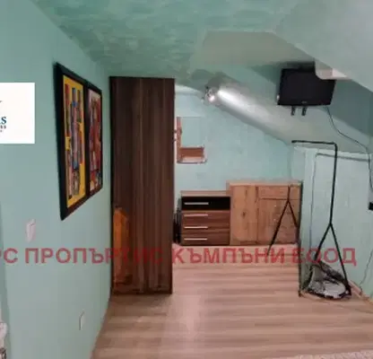 Снимка 2 — Тристаен апартамент с качествена тухлена конструкция в ЖП Гара, Варна