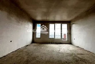 Тристаен апартамент с две тераси на Коматевско шосе, Пловдив