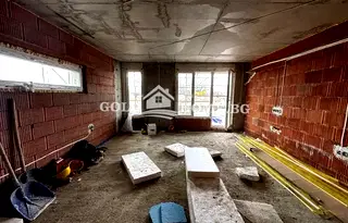 Тристаен апартамент с голяма дворна веранда в Коматевско шосе, Пловдив