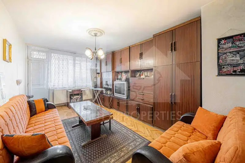 Тристаен апартамент в София, Красна поляна 1