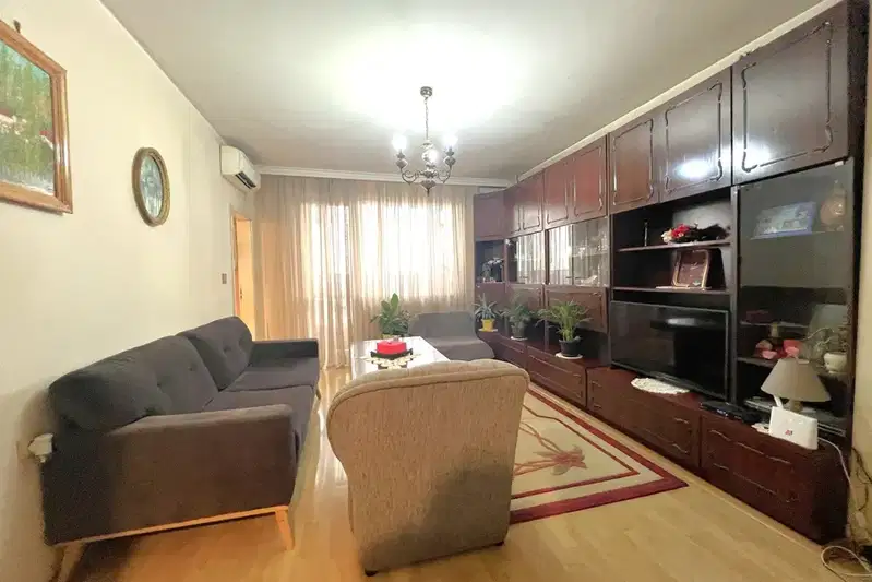 Просторен тристаен апартамент с две тераси в Красно село