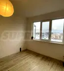 Просторен тристаен апартамент с югозападно изложение в Красно село