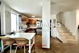 Тристаен апартамент в София, Хладилника