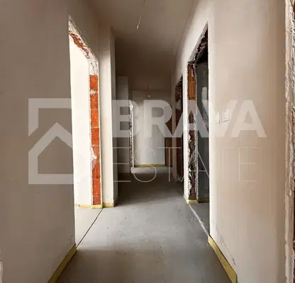Снимка 4 — Тристаен апартамент с голяма покривна тераса в Кършияка, Пловдив