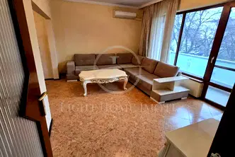Тристаен апартамент с реална квадратура в Кючук Париж, Пловдив