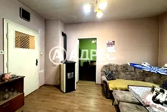 Тристаен апартамент с двор и гараж в Левски, София