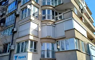 Тристаен апартамент с панорама към парк в Лозенец, София
