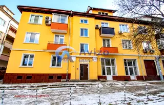 Тристаен апартамент с голям таван в Лозенец, ул. Димитър Хаджикоцев