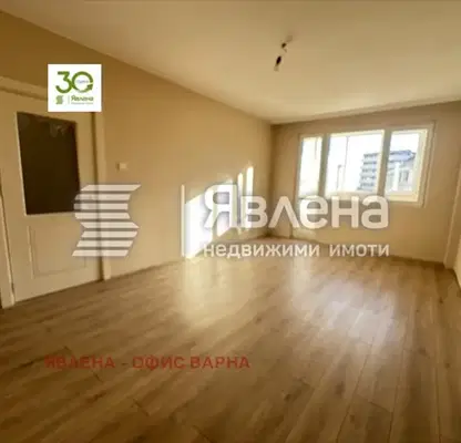 Снимка 2 — Тристаен апартамент във Варна, Лятно кино Тракия