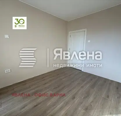 Снимка 5 — Тристаен апартамент във Варна, Лятно кино Тракия
