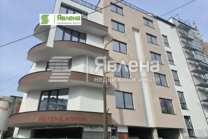 Тристаен апартамент с голяма всекидневна в Люлин 10, София