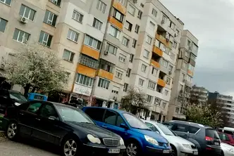 Тристаен апартамент с югоизточно изложение в Люлин 5, София