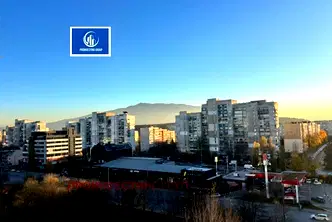 Тристаен апартамент с южна тераса близо до метростанция Люлин