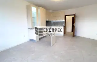 Тристаен апартамент с морска гледка в м-т Горна Трака, Варна