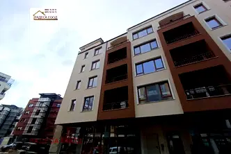 Непреходен тристаен апартамент в Малинова долина с две спални