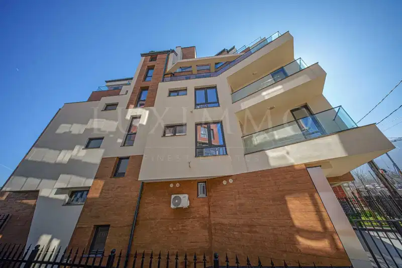 Three-room apartment with photovoltaic system in Manastirski Livadi