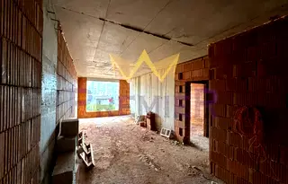 Тристаен апартамент с югоизточно изложение в Младост 1, Варна