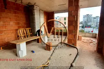 Тристаен апартамент във Варна, Младост 1