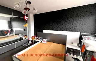 Тристаен апартамент в Габрово, Младост
