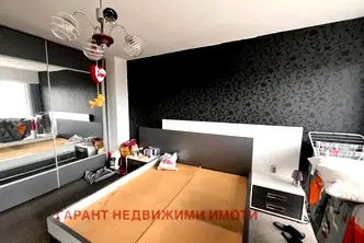 Тристаен апартамент в Габрово, Младост