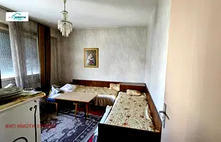 Тристаен апартамент в Ловеч, Младост
