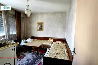 Тристаен апартамент в Ловеч, Младост