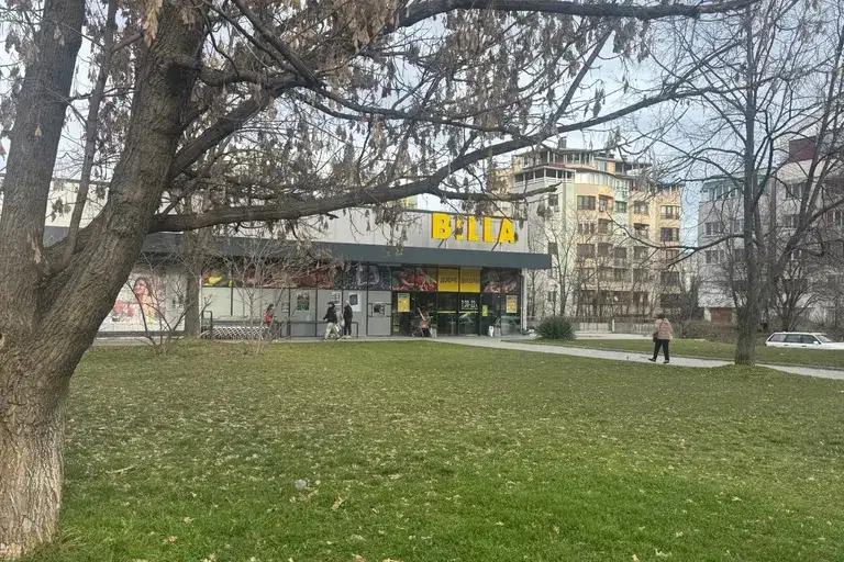 Тристаен апартамент с две бани и усвоена тераса в Мусагеница, София
