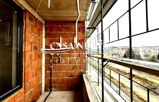 Тристаен апартамент с две бани и балкони в Овча купел, София