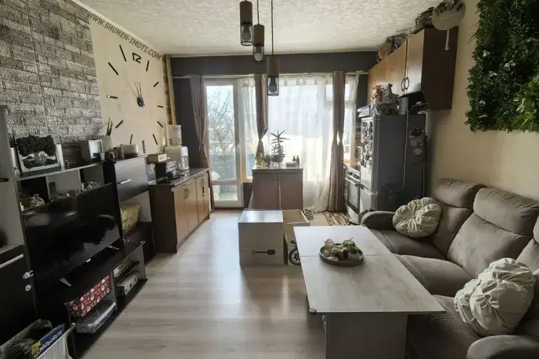 Тристаен апартамент в Шумен, Пазара