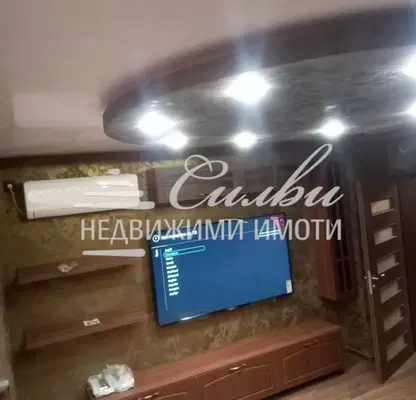 Снимка 2 — Тристаен апартамент в Шумен, Пазара