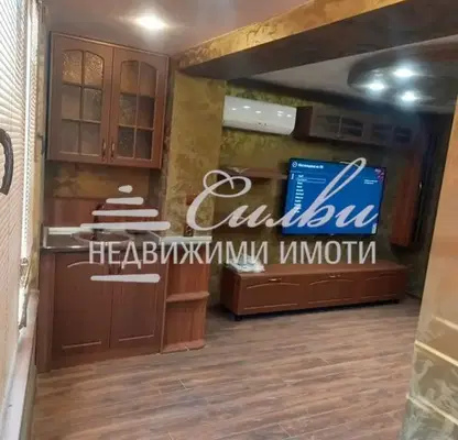 Снимка 3 — Тристаен апартамент в Шумен, Пазара
