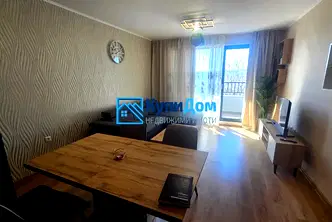 Тристаен апартамент с панорамна гледка в кв. Погреби, Варна