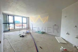 Тристайен апартамент с просторни стаи в Полигона, София