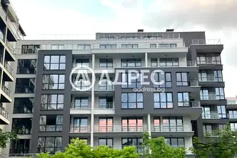 Тристаен апартамент в Полигона с балкон и асансьор