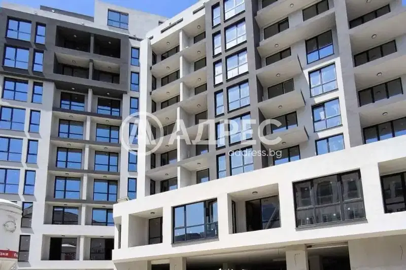 3-bedroom apartment in Sofiya, Poligona