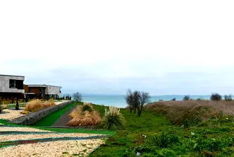 Луксозен тристаен апартамент с морска панорама в Сарафово, Бургас