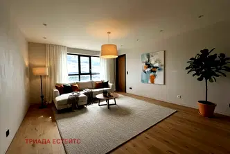 Просторен тристаен апартамент с южно изложение в Славейков, Бургас