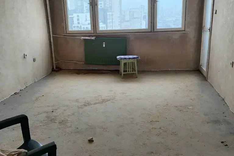 Просторен тристаен апартамент с три балкона в Света Троица
