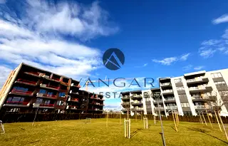 Тристаен апартамент с три изложение и две паркоместа в Тракия, Пловдив