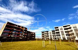 Тристаен апартамент с панорамна тераса в Тракия, Пловдив