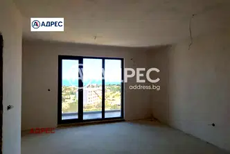 Просторен 3-стаен апартамент с две тераси във Виница, Варна